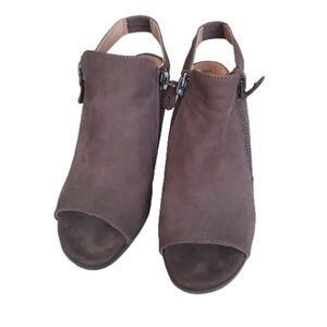 Gentle Souls‎ by Kenneth Cole Sasha Wedges 7.5